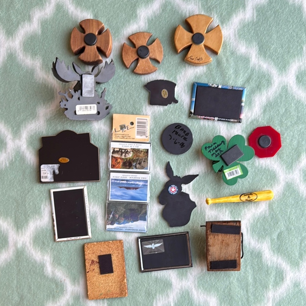 Assorted Decorative Magnets Collection - Picture 9 of 15